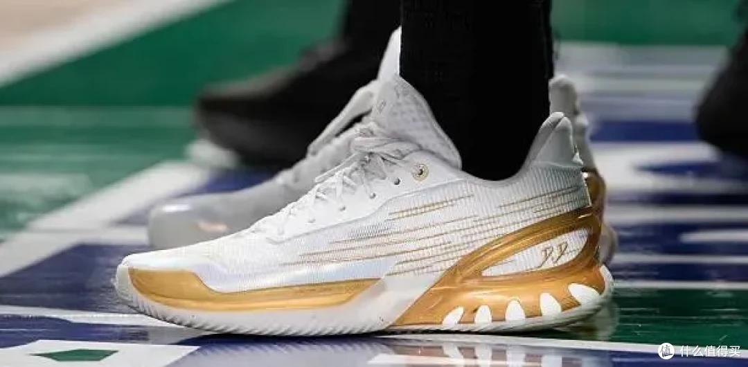 【NBA每日上脚】Nike8.9亿签库里!迪子再次痛失阿克伦之子?