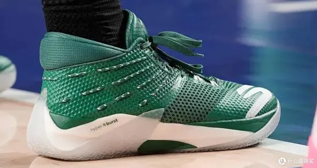 【NBA每日上脚】Nike8.9亿签库里!迪子再次痛失阿克伦之子?