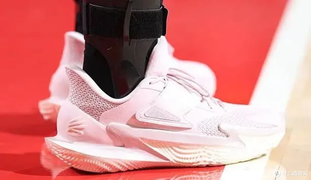 【NBA每日上脚】Nike8.9亿签库里!迪子再次痛失阿克伦之子?