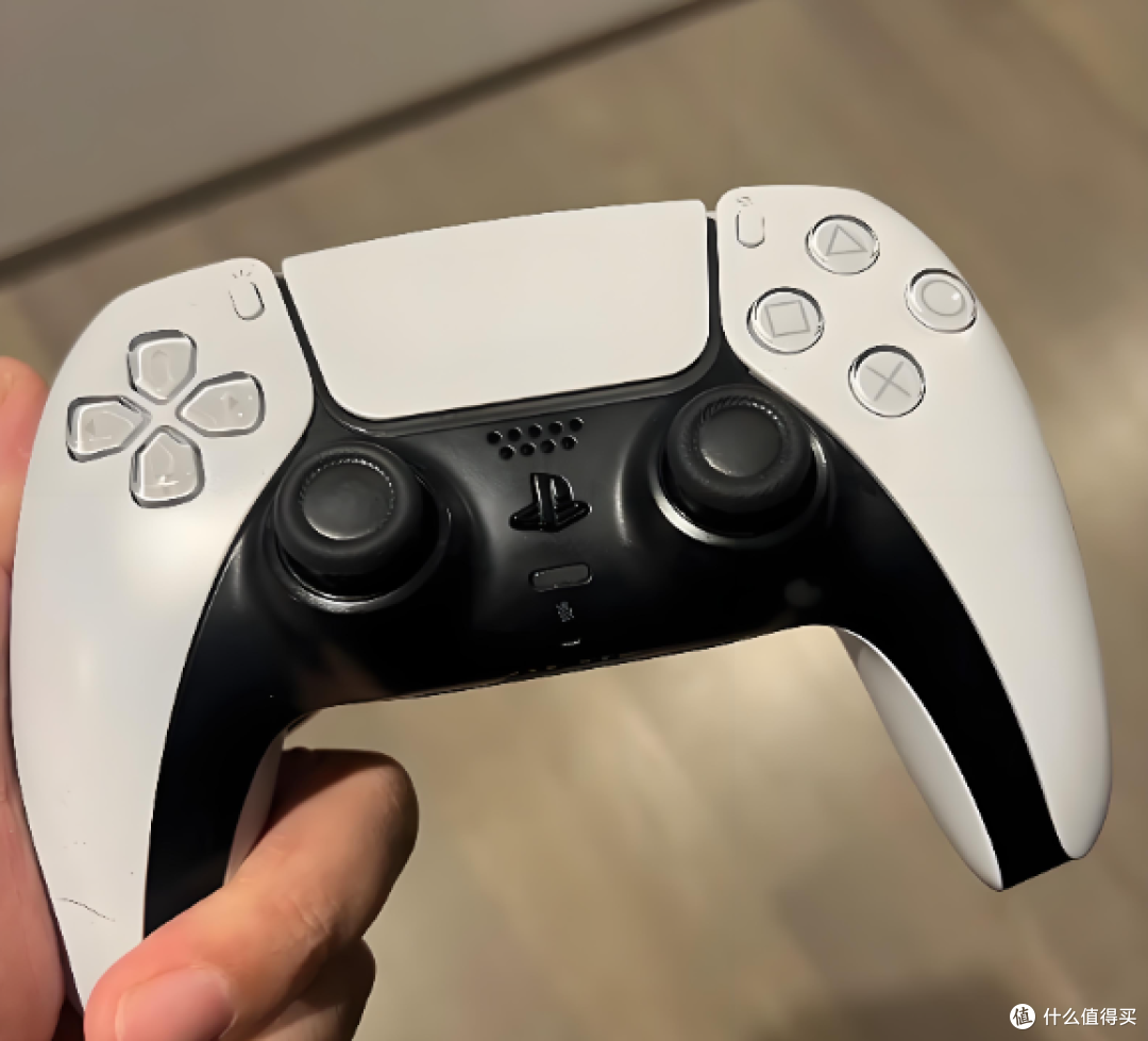 PS6手柄要颠覆认知?新专利曝光:所有实体按键全取消,玩家懵了