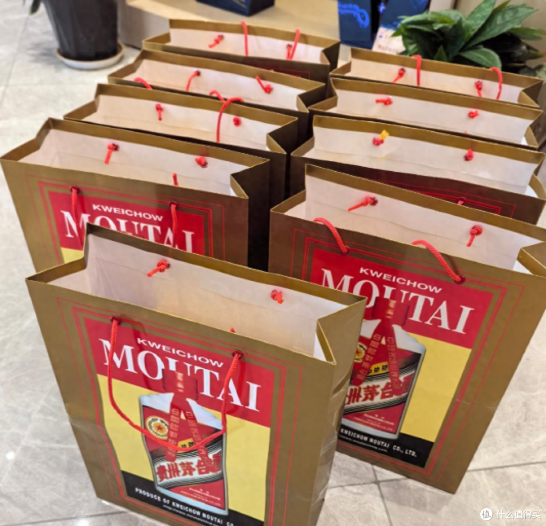 春节白酒市场杀疯了,飞天茅台批发价冲回1600元,抢酒大军回来了