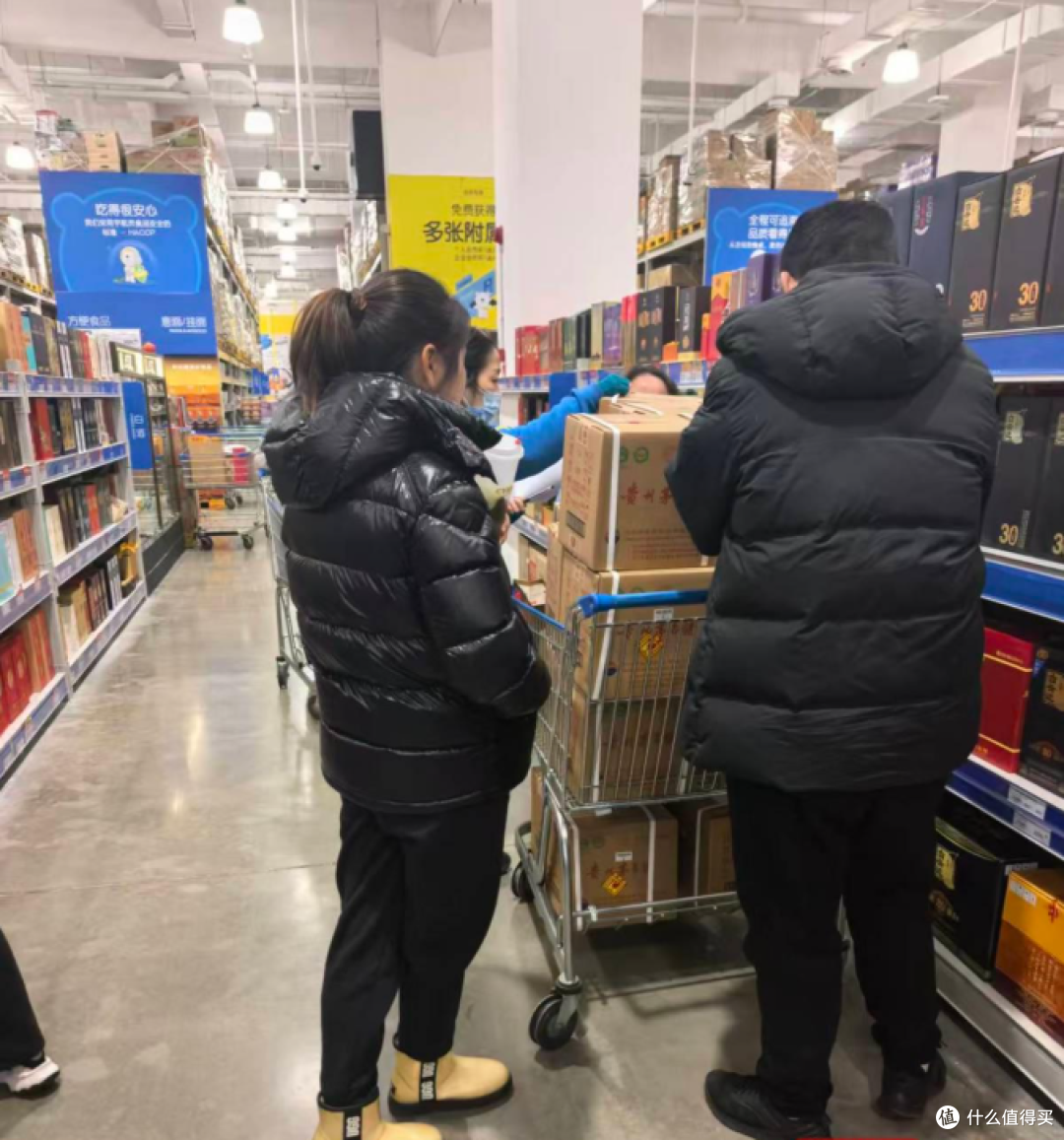 春节白酒市场杀疯了,飞天茅台批发价冲回1600元,抢酒大军回来了