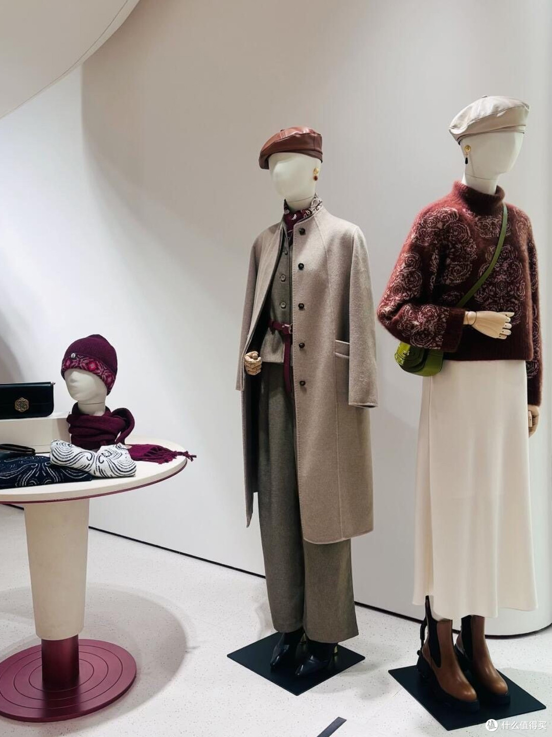 中年女人的衣服：买精不买杂，这4个品牌的衣服，不输LV、香奈儿