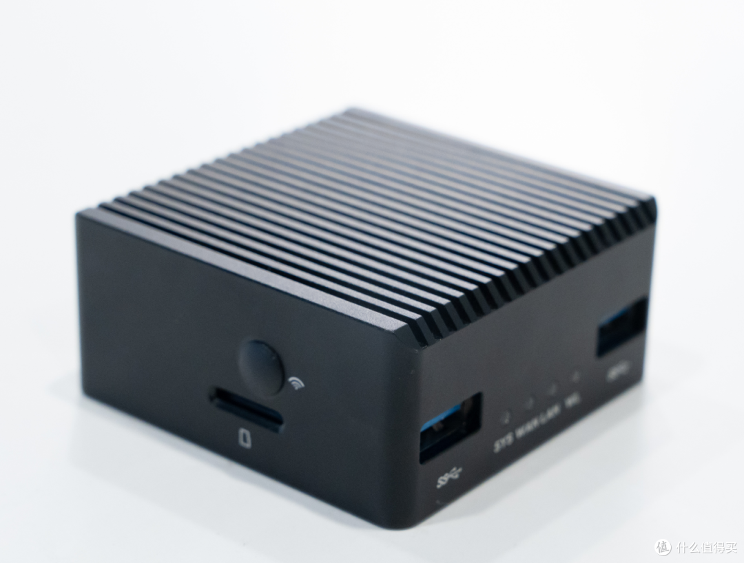 兄弟们400圆的R5C到祸了,听说iStoreNext搞了个路由+NAS