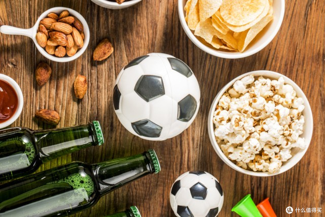 穿越之2026美加墨世界杯：一场刻在青春里的球王谢幕战