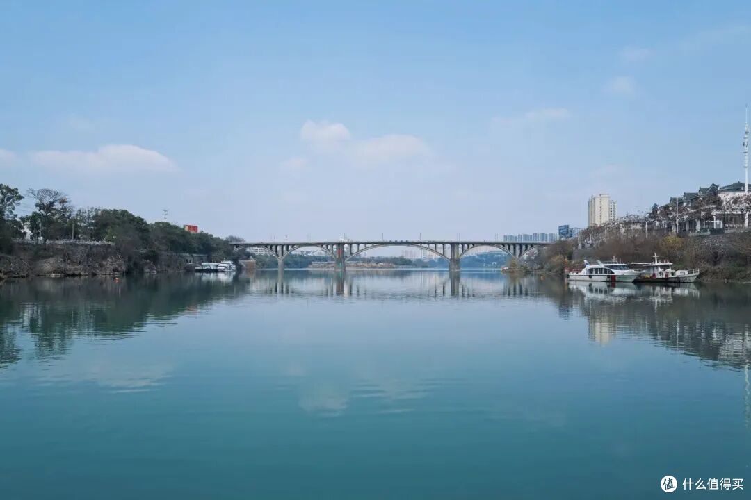 又火了一座冷门宝藏小城!有人文有山水更好吃,100块能吃一天!