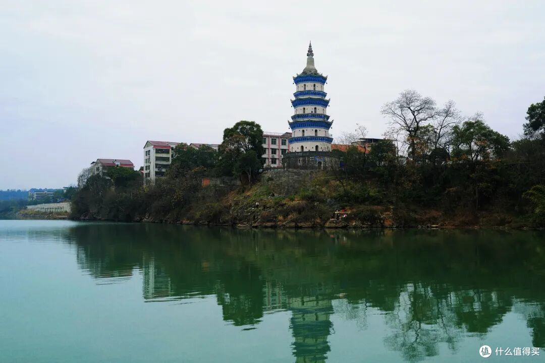 又火了一座冷门宝藏小城!有人文有山水更好吃,100块能吃一天!