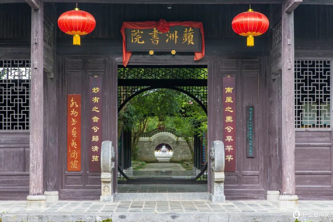 又火了一座冷门宝藏小城!有人文有山水更好吃,100块能吃一天!