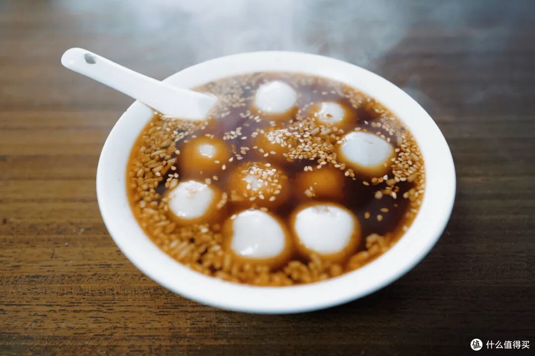 又火了一座冷门宝藏小城!有人文有山水更好吃,100块能吃一天!