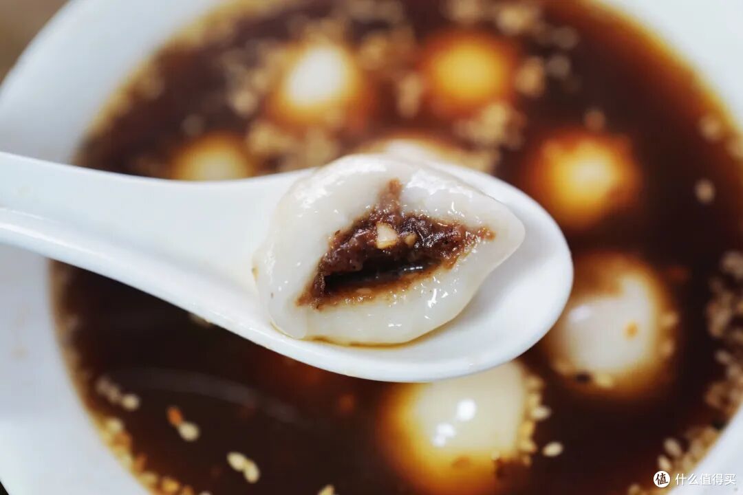 又火了一座冷门宝藏小城!有人文有山水更好吃,100块能吃一天!