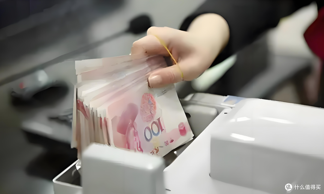 央行官宣2025人均存款11.8万，十年翻三倍，感觉自己拖了全国后腿