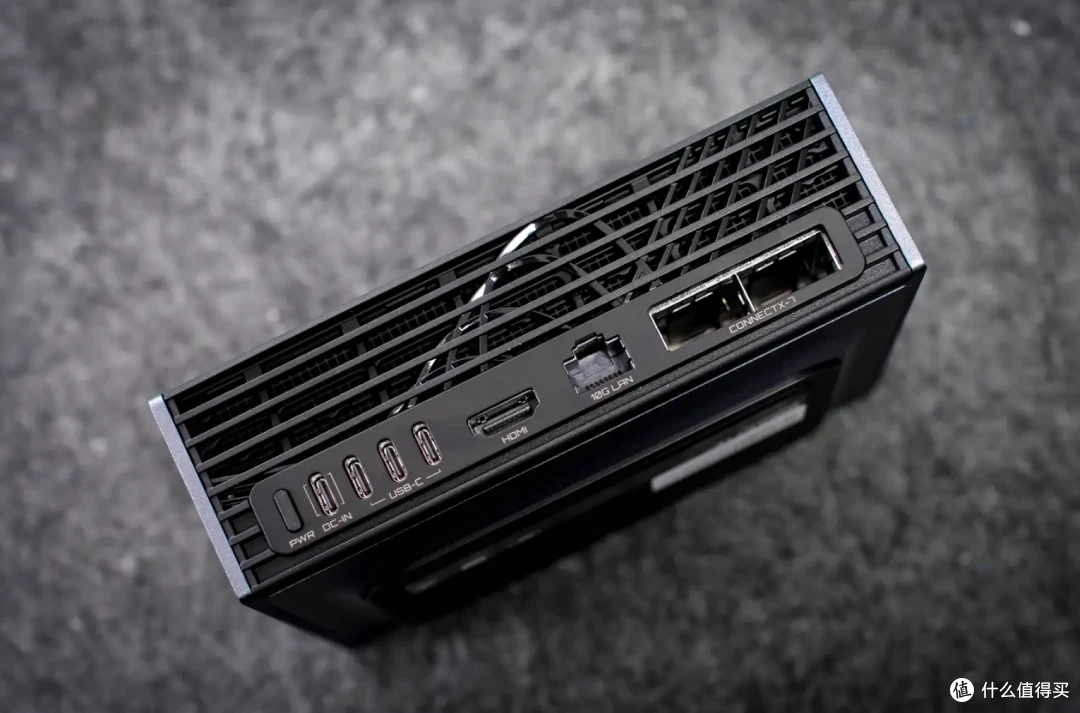 桌面级AI算力革命：技嘉GIGABYTE AI TOP ATOM尝鲜（开箱+拆解）