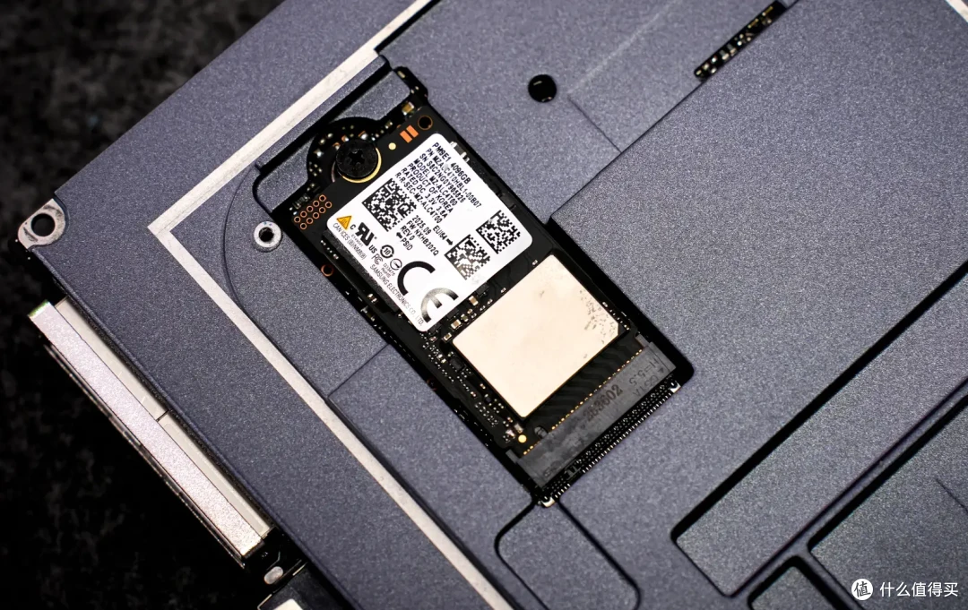桌面级AI算力革命：技嘉GIGABYTE AI TOP ATOM尝鲜（开箱+拆解）