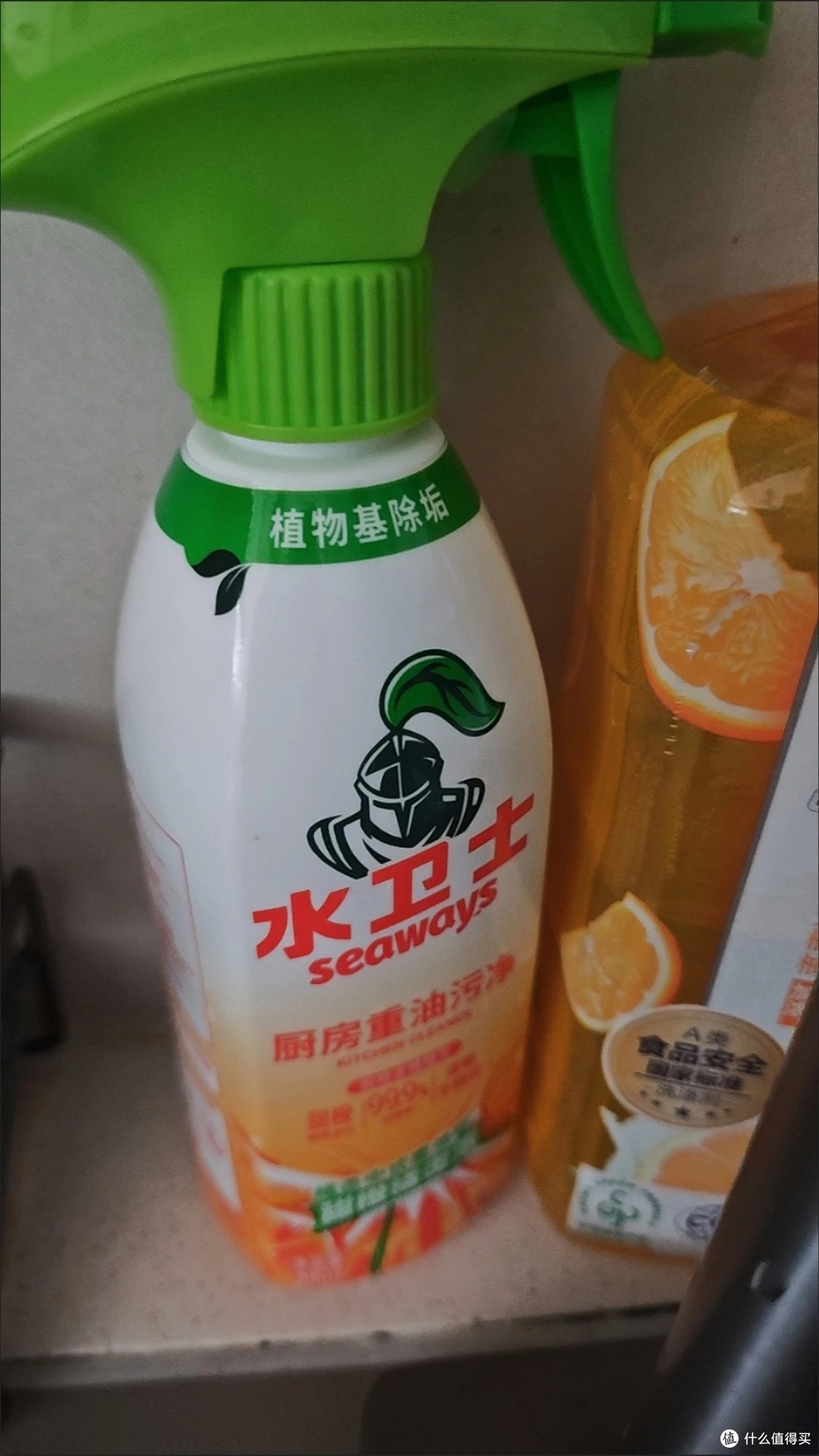 厨房清洁“去油魔法”:告别油腻,轻松下厨