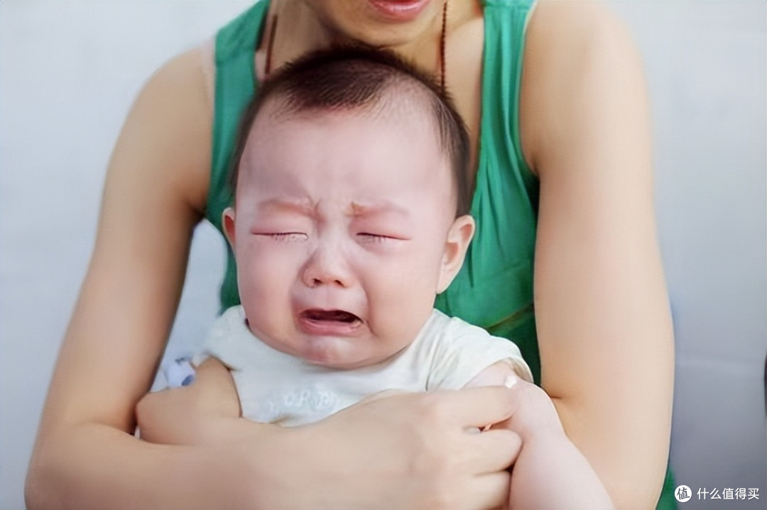 宝宝一横抱就哭,一竖抱就笑?不是娃难带,而是他变聪明了
