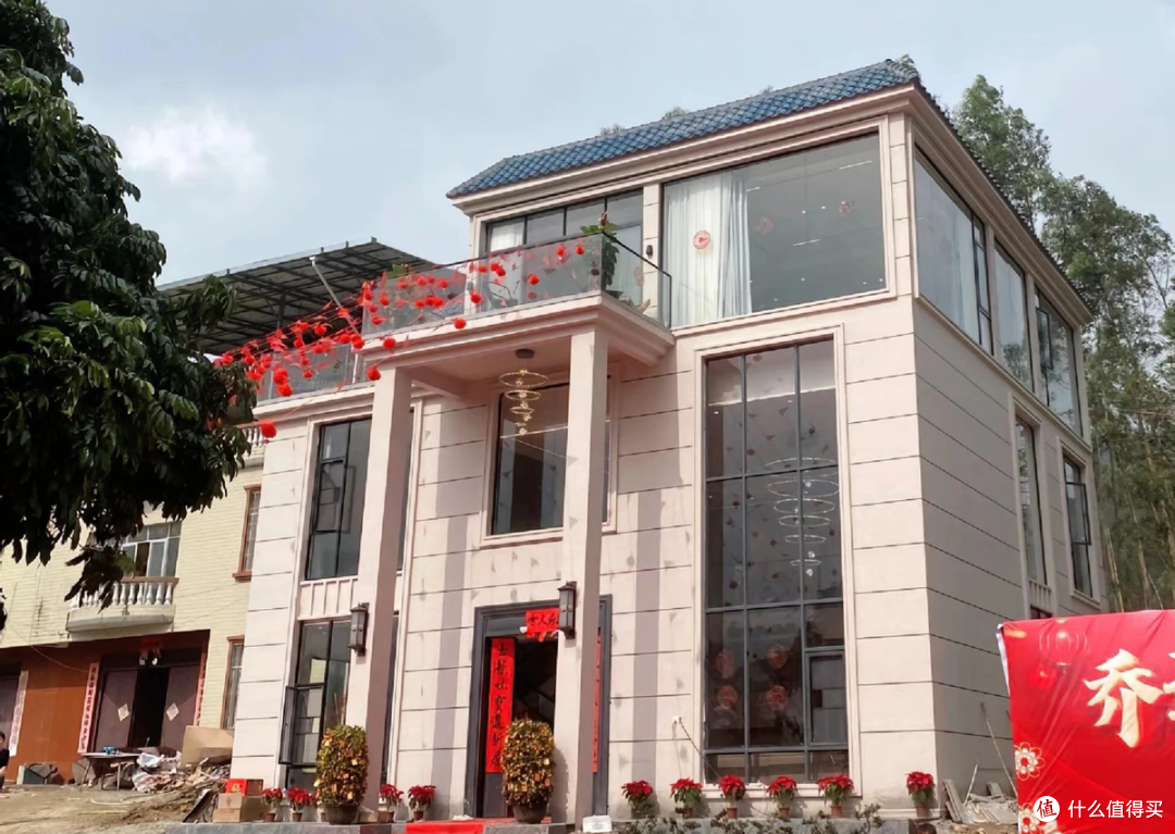 广东男子的现代风格自建房,历时二年,花费近200W,完满入伙了!