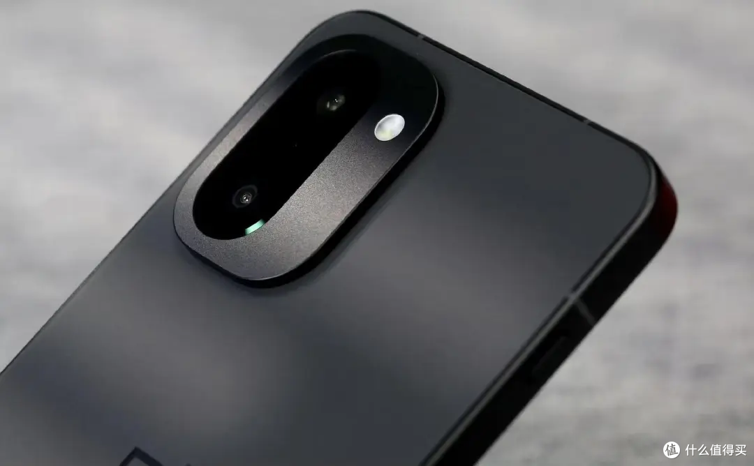 一加也开始妥协，骁龙8Gen5+8300mAh，旗舰新机“重回低价”