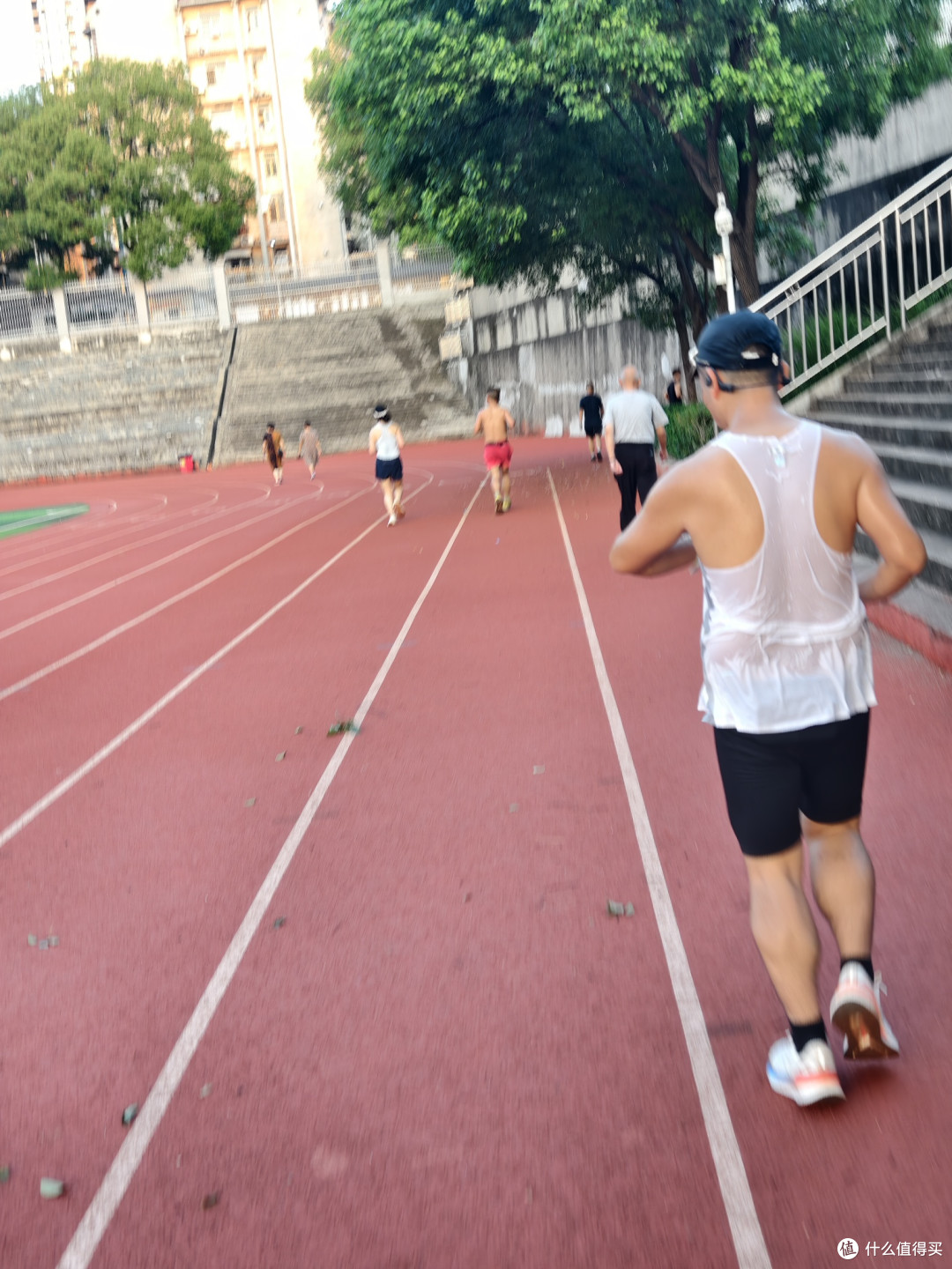 每天慢跑5公里身体会有哪些变化,会更年轻帅气、没三高,更强壮