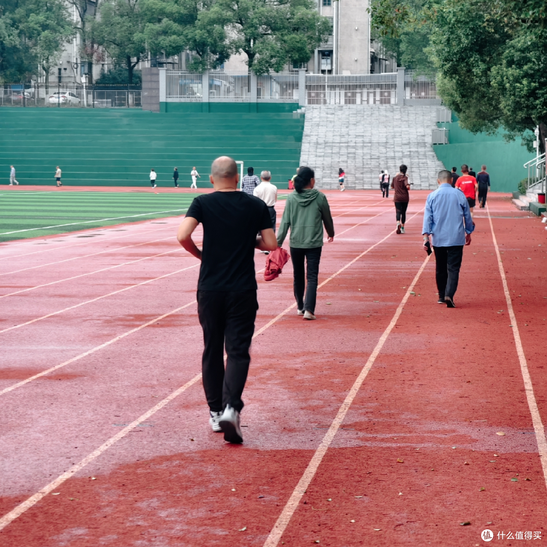 每天慢跑5公里身体会有哪些变化,会更年轻帅气、没三高,更强壮