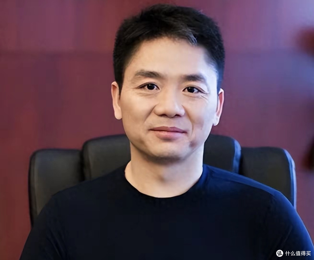 刘强东光送年货没发钱,60岁村民被问是否失望,老人家回答太戳心