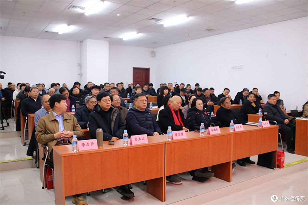 作家炳君《哦,那棵常青树》首发式暨座谈会在固安县老年大学举行