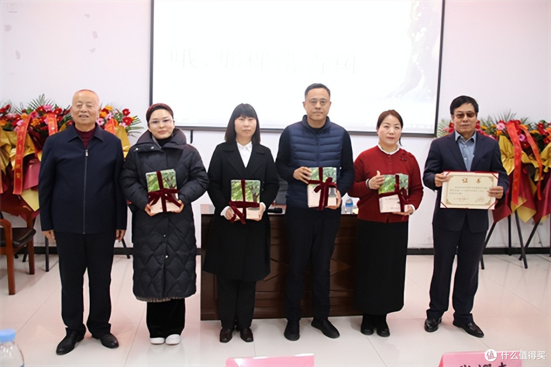 作家炳君《哦,那棵常青树》首发式暨座谈会在固安县老年大学举行