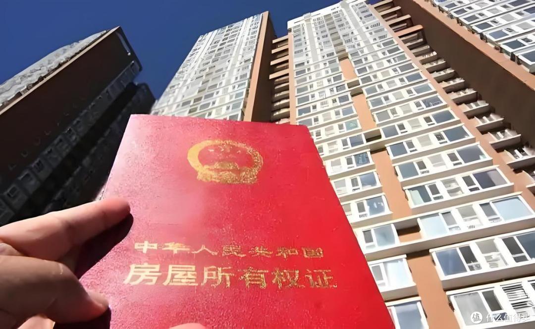 房子70年满期后归谁?官方答案来了,专家建议:房产证别写夫妻名