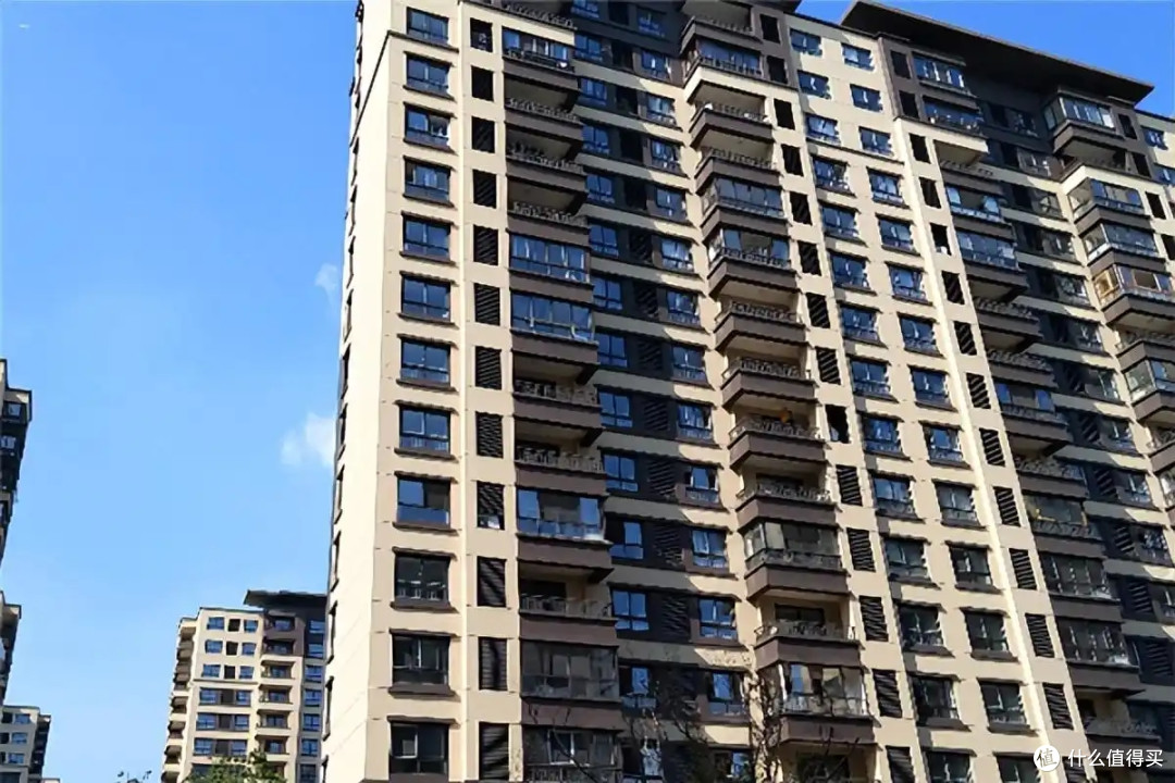 房子70年满期后归谁?官方答案来了,专家建议:房产证别写夫妻名
