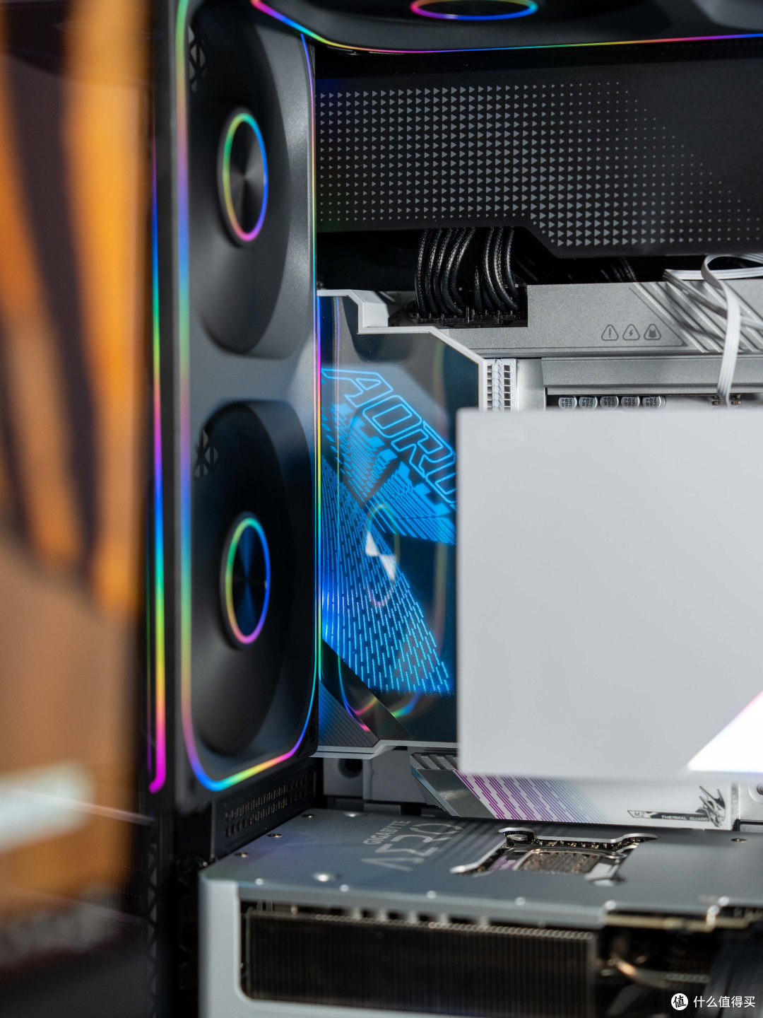 游戏新王登基,AMD R7 9850X3D+技嘉X870E X3D超级冰雕主板测评