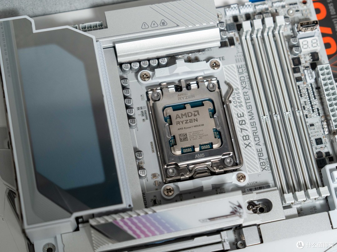 游戏新王登基,AMD R7 9850X3D+技嘉X870E X3D超级冰雕主板测评
