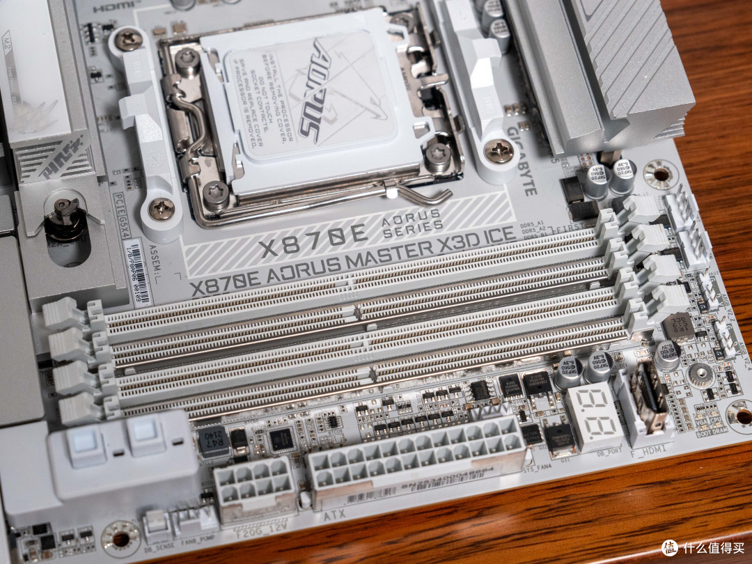 游戏新王登基,AMD R7 9850X3D+技嘉X870E X3D超级冰雕主板测评