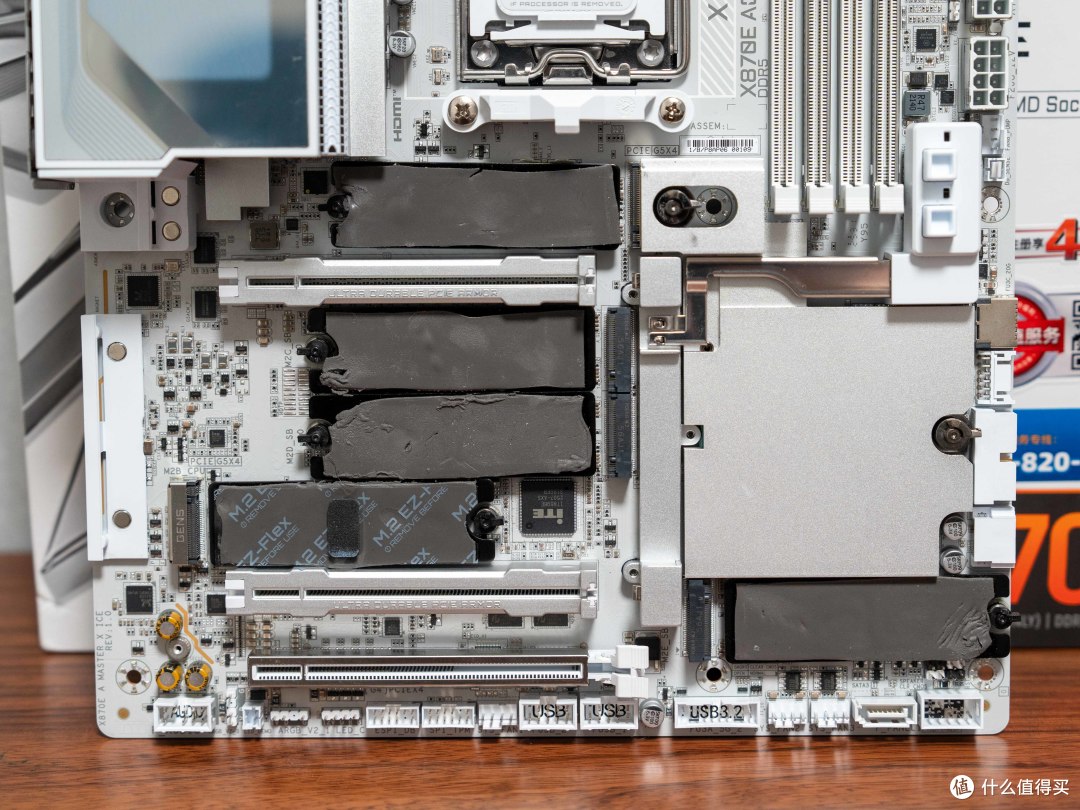 游戏新王登基,AMD R7 9850X3D+技嘉X870E X3D超级冰雕主板测评