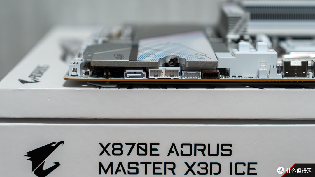 游戏新王登基,AMD R7 9850X3D+技嘉X870E X3D超级冰雕主板测评