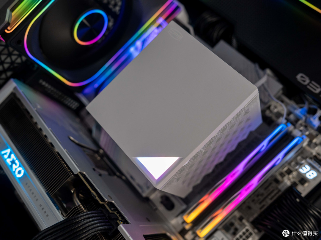 游戏新王登基,AMD R7 9850X3D+技嘉X870E X3D超级冰雕主板测评