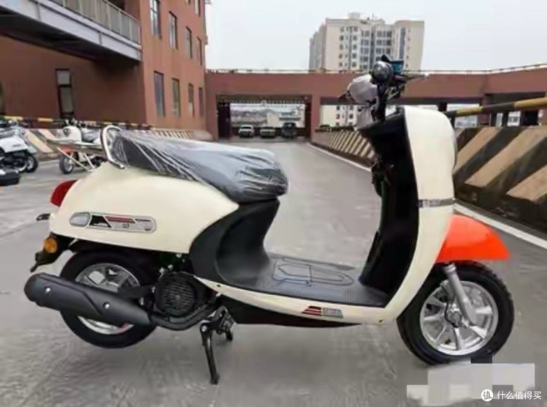 3980元燃油踏板炸场！吊打电瓶车，续航250公里，还要啥自行车？