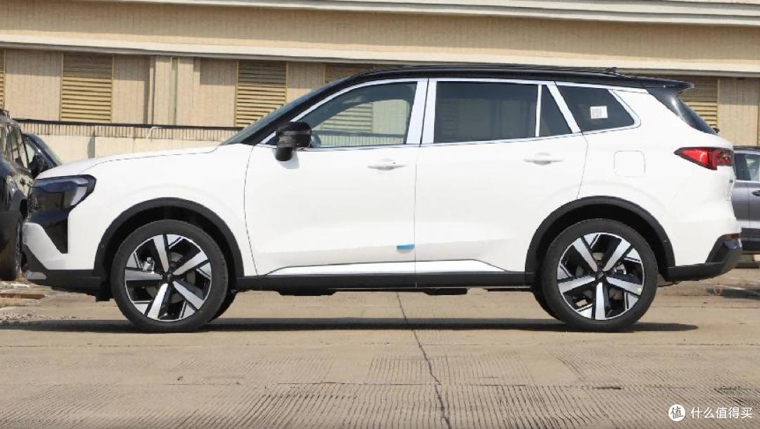 15万预算买中型燃油SUV?福特领睿后排能当床,配置很良心