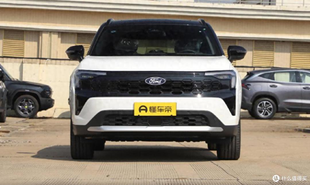 15万预算买中型燃油SUV?福特领睿后排能当床,配置很良心
