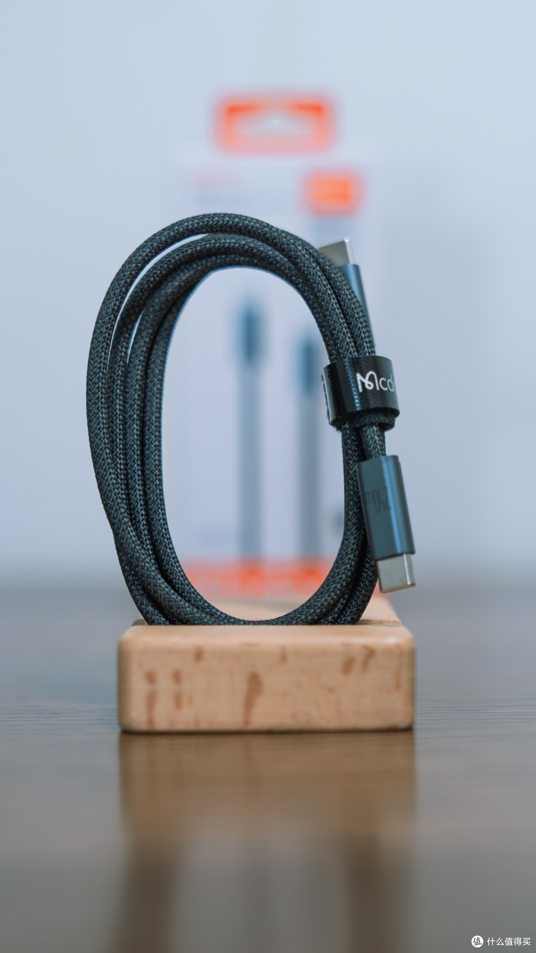 一线多用——麦多多240W USB-C转USB-C超薄数据线