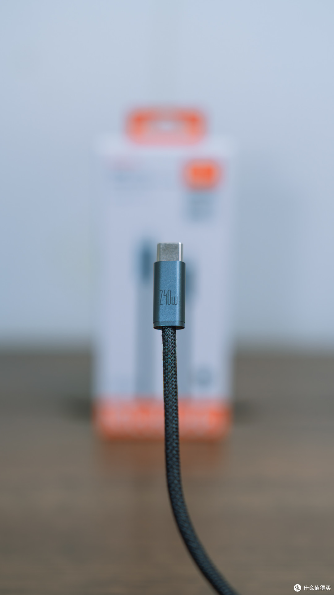 一线多用——麦多多240W USB-C转USB-C超薄数据线