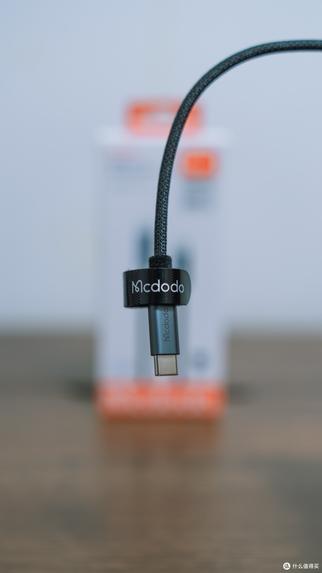 一线多用——麦多多240W USB-C转USB-C超薄数据线