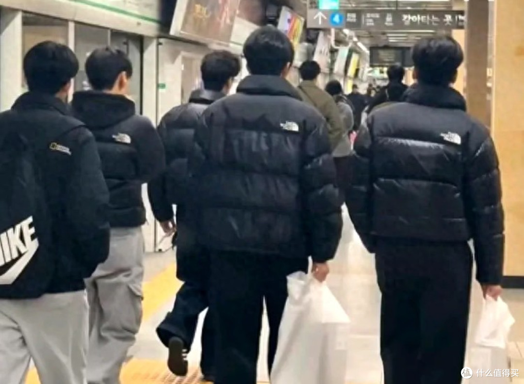 网红羽绒服自以为时髦,实际穿着土气没有性价比,如今变成街服!