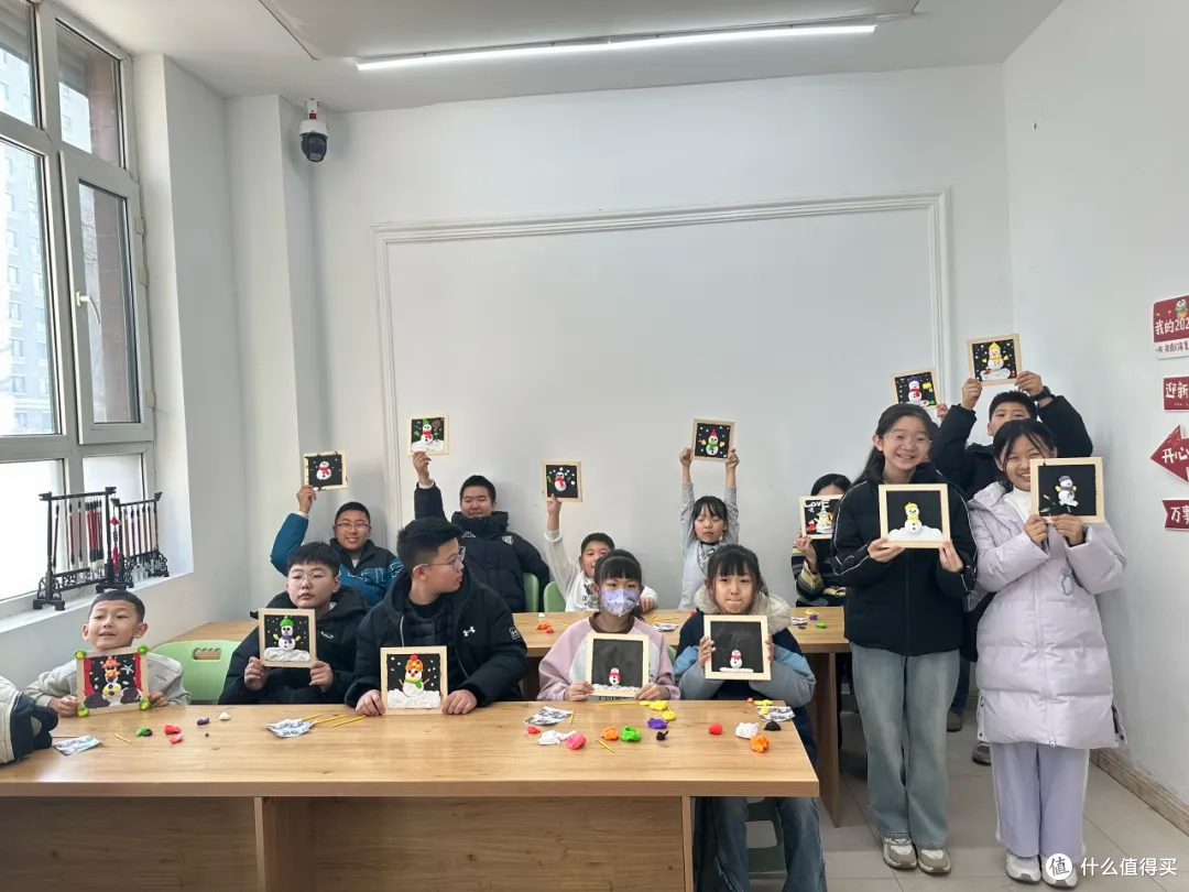 公主岭青年先锋志愿者协会开展关爱一老一小 “雪人”黏土画活动
