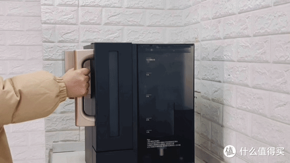 凭什么是全季节饮品管家?追觅S1把制冰机、净水器、热水壶三合一