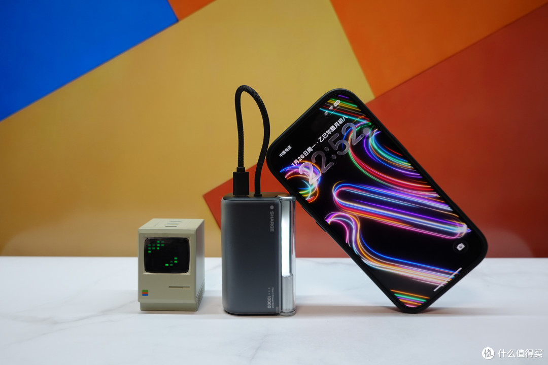 闪极随行Pro充电宝+麦金塔67W氮化镓充电器,iPhone 17的全能助手