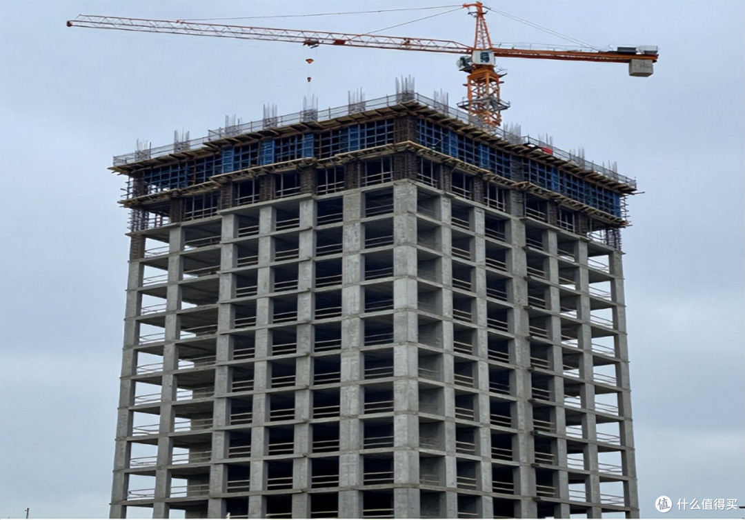 为什么说住宅楼的空调机位是“反人类”设计?