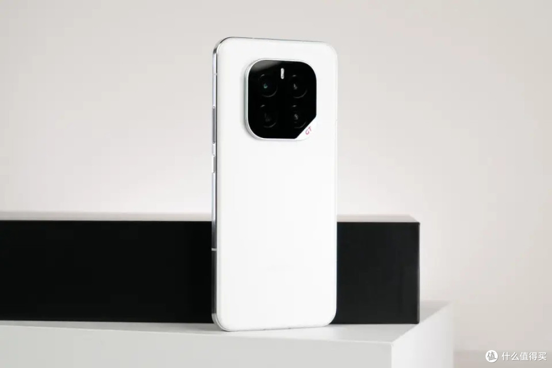 荣耀“更激进了”,16GB+512GB+7200mAh,经典旗舰再度重回低价