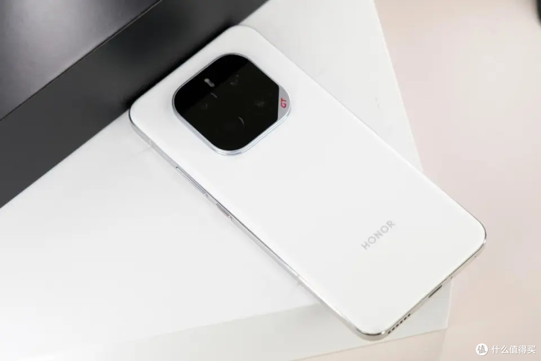 荣耀“更激进了”,16GB+512GB+7200mAh,经典旗舰再度重回低价
