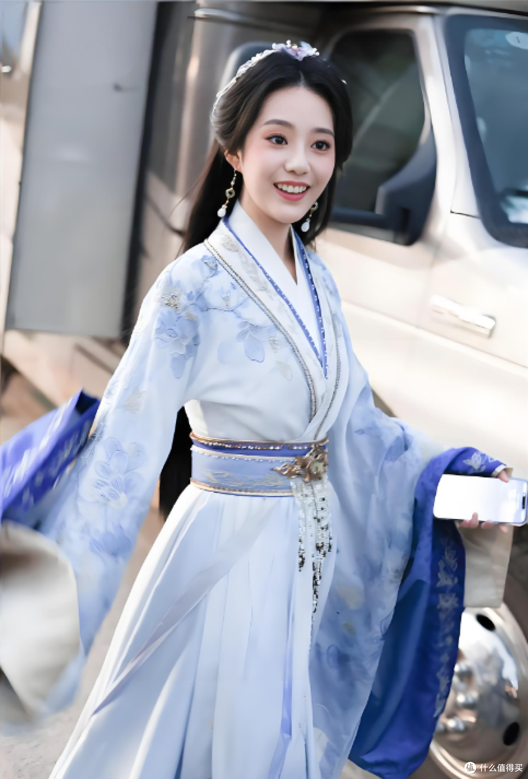 “短剧女王”徐艺真自曝险遭咸猪手,数百个女演员抢1个角色!