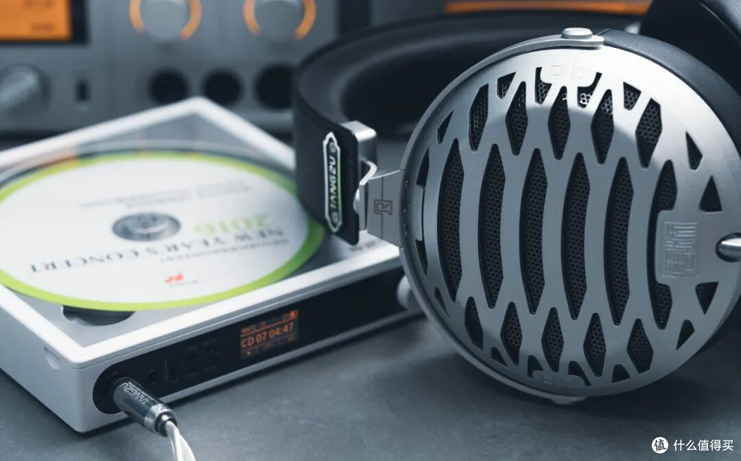 「BASS+2 “嘿喂狗!”」广义好听的便携 CD 机 | FIIO DM15 R2R