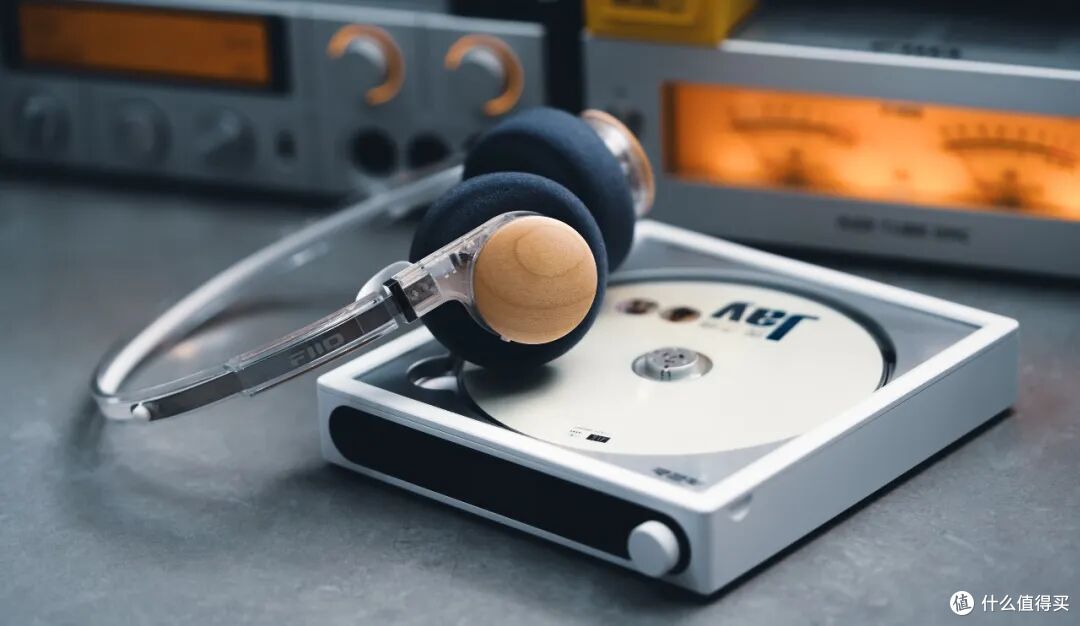 「BASS+2 “嘿喂狗!”」广义好听的便携 CD 机 | FIIO DM15 R2R